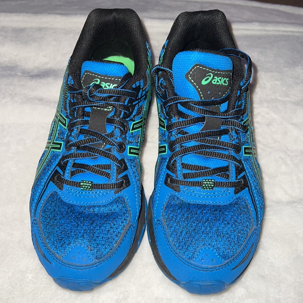 Brand New ASICS. The ASICS are perfect! Unisex/Youth/